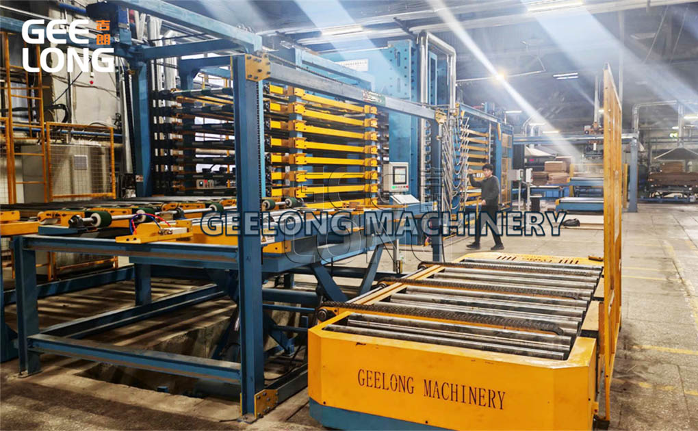 film faced plywood hot press.jpg