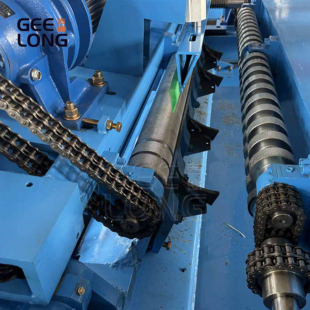 Линия отслаивания шпона на небольшом бревне, Джилонг Линия отслаивания шпона на небольшом бревне, Джилонг