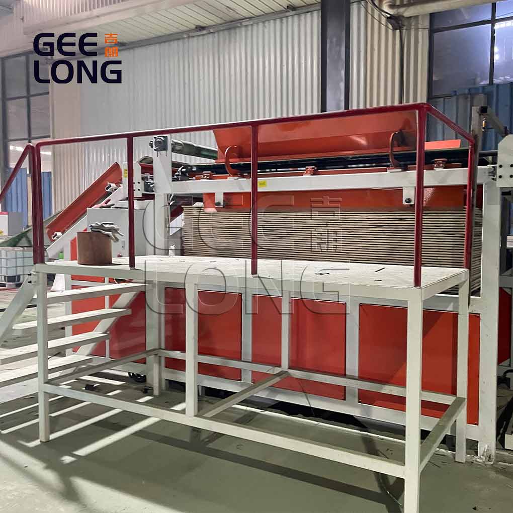 Станок для производства фанеры с покрытием из полипропиленовой пленки