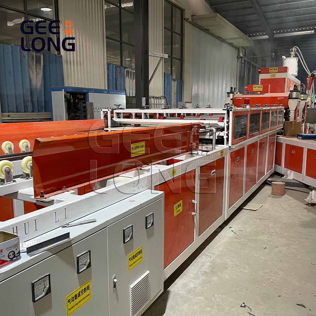 Станок для производства фанеры с покрытием из полипропиленовой пленки