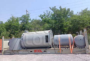 Извозе се машина за сечење ивица иверице подесиве величине и распршивач лепка од 1,1 м