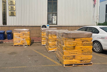 ГЕЕЛОНГ је извезао гвожђе жути прах, брусни појас и пластични штитник за углове и друге додатке за производњу шперплоче